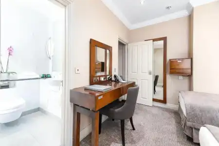 Gem Langham Court - 31