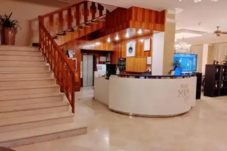 Mia - 1