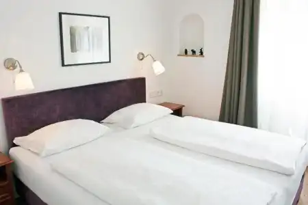 Bayerischer Hof - 53