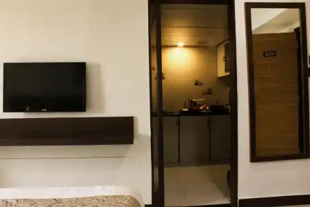 The Emerald & Executive Apartments - 9