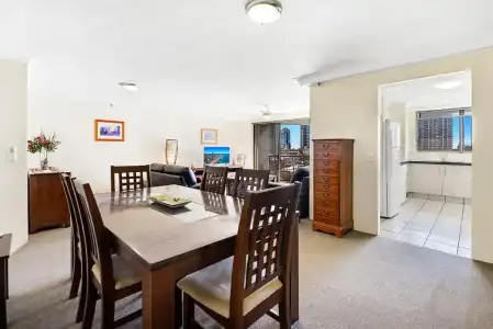 Surfers Century Oceanside Apartments - 76