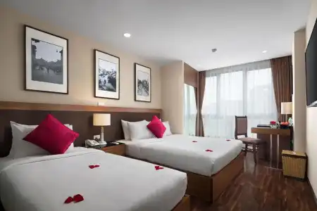 Golden Moon Suite - 100