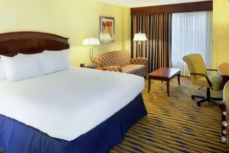 DoubleTree by Hilton Greensboro - 3