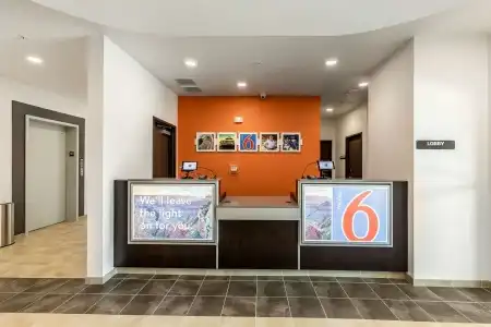 Motel 6 Las Vegas, NV - Motor Speedway - 11