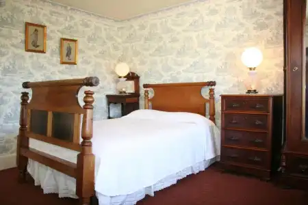 Martine Inn - 79