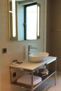 Upsuites - 17