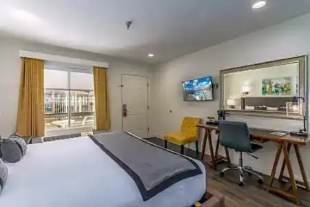 Hospitality Suite Resort - 31