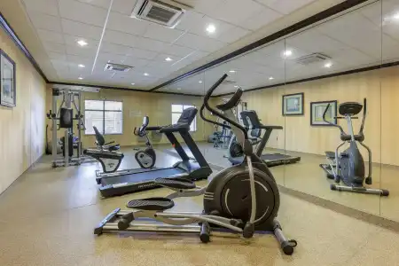Best Western Plus Midland Suites - 23