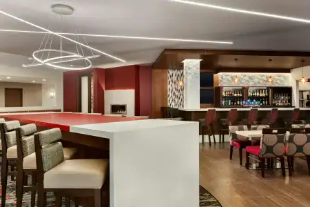 DoubleTree by Hilton Toronto Airport West - 18