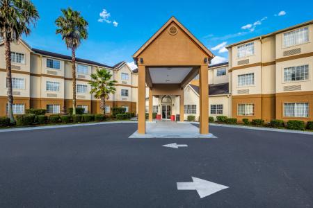 Red Roof Inn PLUS+ & Suites Savannah - I-95 - 19