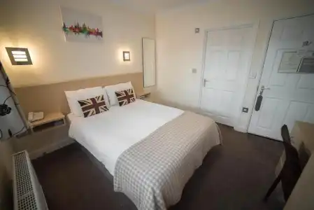 Red Mullions Guest House - 49