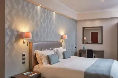 AVA & Suites - 27