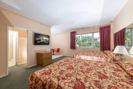 Ocean Beach Suites - 3