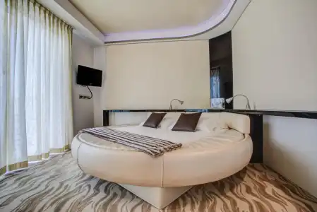 Premier & Suites - 3