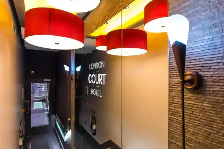 London Court - 14