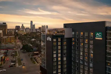 AC Austin-University - 16
