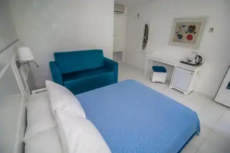 Blue & White - 32