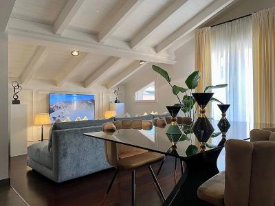 Ungherese Small Luxury - 146