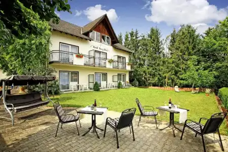 Land-gut-BurgBlick - 9