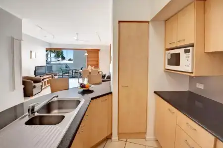 Rolling Surf Resort - 286