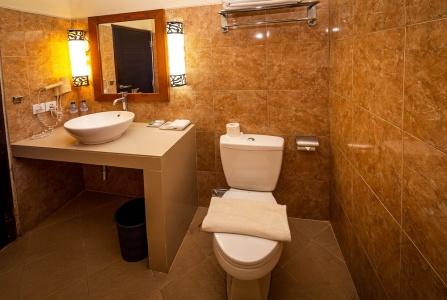 Yulia Beach Inn Kuta - 25