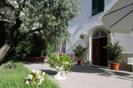 Lula Bed  Breakfast - 7