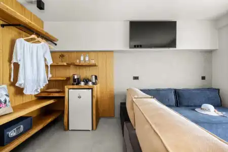 Emily's Luxury Suites - 42