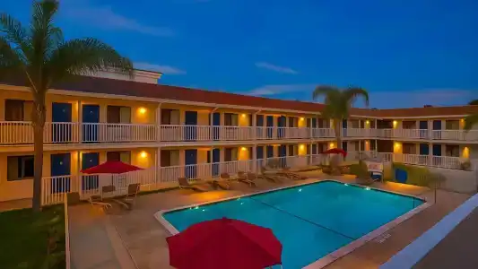 Motel 6 Carlsbad, CA Beach - 12
