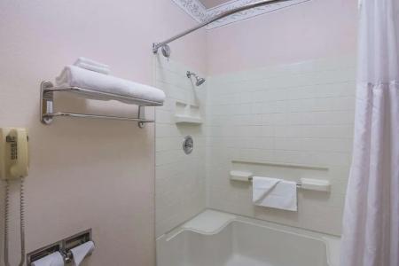 Hampton Inn Fresno Airport - 34