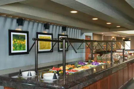 DoubleTree by Hilton Fresno Convention Center - 11