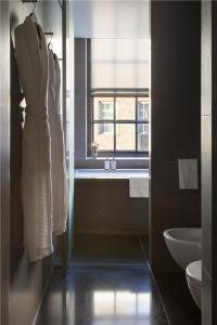 Grosvenor House Suites - 17