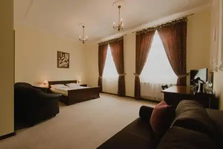 Cesarski - 8