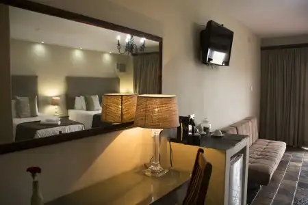 Hilltop Guesthouse - 9
