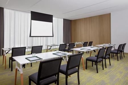 Holiday Inn Dubai Business Bay - 2