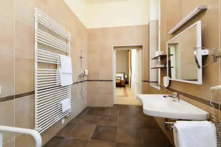 Ipoly Residence Executive Suites - 9