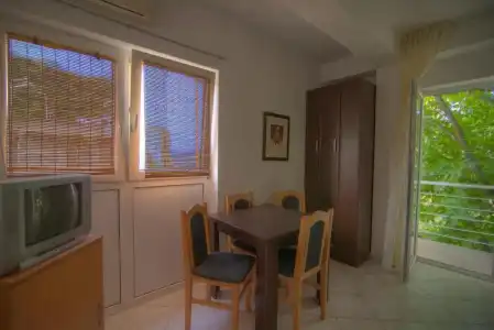 LaRos Apartments - 96