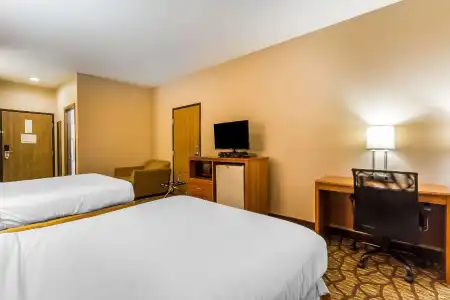 Quality Inn & Suites - 25