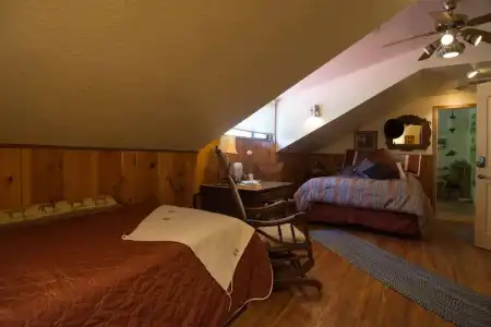 Red Horse Bed and Breakfast - 2