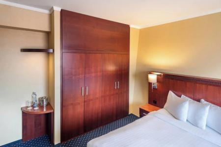 Courtyard by Marriott Prague City - 41