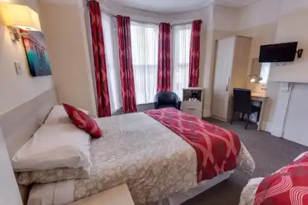 Sportsview Guest House - 60
