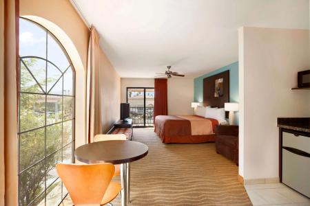Super 8 by Wyndham Indio - 5