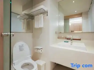 Balcony Seaside Sriracha & Serviced Apartments (SHA Extra Plus) - 314