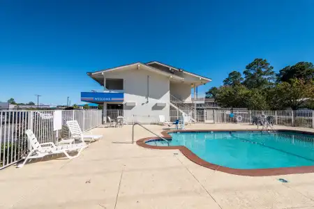 Motel 6 Montgomery - 11