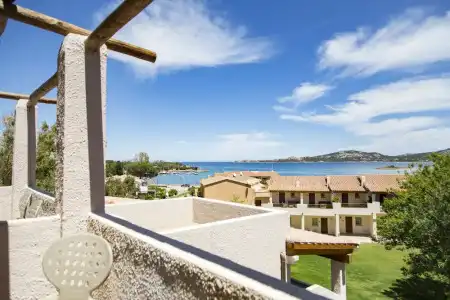Blu Laconia Village - 30