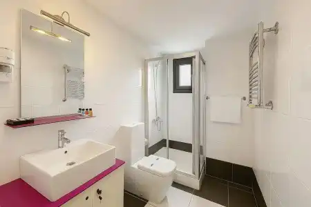 Black Art Otel - 44