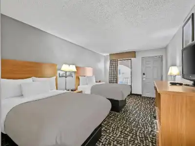 Quality Inn Bowling Green South - 37
