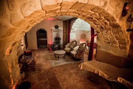 Oread Cave Suites - 201