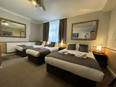 Tudor Court - 14