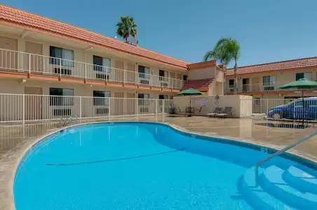 Vagabond Inn Bakersfield North - 11