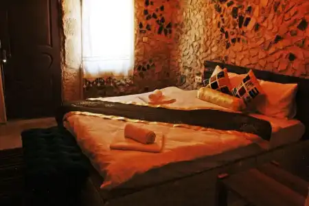 Stone Age Mansion - 59